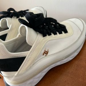 Chanel Velvet Calfskin ivory/black Sneakers